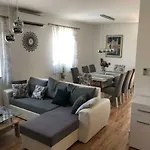Franov With Pool, 10 Min From The Old Town Of بيت للعطل