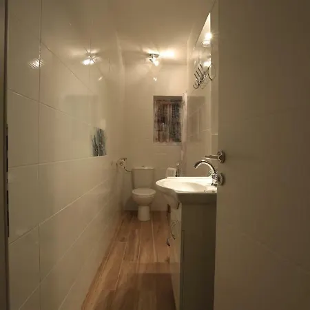 Franov With Pool, 10 Min From The Old Town Of بيت للعطل زادار