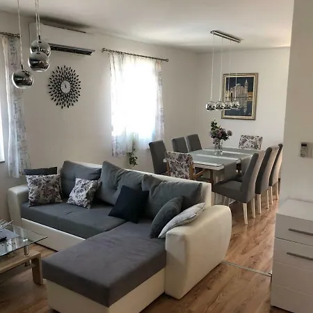 Franov With Pool, 10 Min From The Old Town Of بيت للعطل