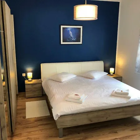 Franov With Pool, 10 Min From The Old Town Of بيت للعطل زادار