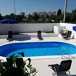 Franov With Pool, 10 Min From The Old Town Of Feriehus