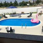 Franov With Pool, 10 Min From The Old Town Of 度假居 *