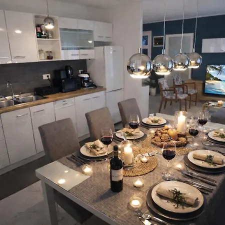 펜션 Franov With Pool, 10 Min From The Old Town Of