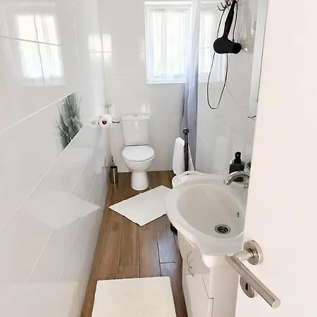 Дом отдыха Franov With Pool, 10 Min From The Old Town Of Задар