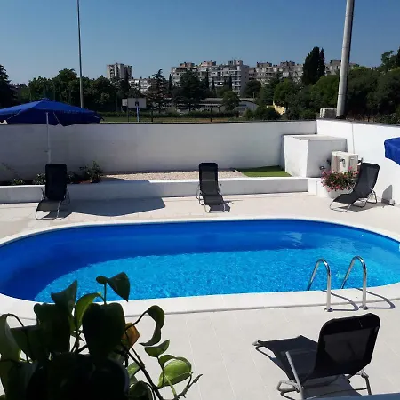 Franov With Pool, 10 Min From The Old Town Of Дом отдыха