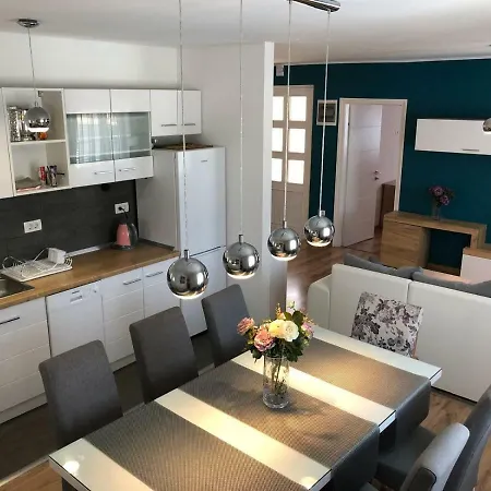 Franov With Pool, 10 Min From The Old Town Of * Zára