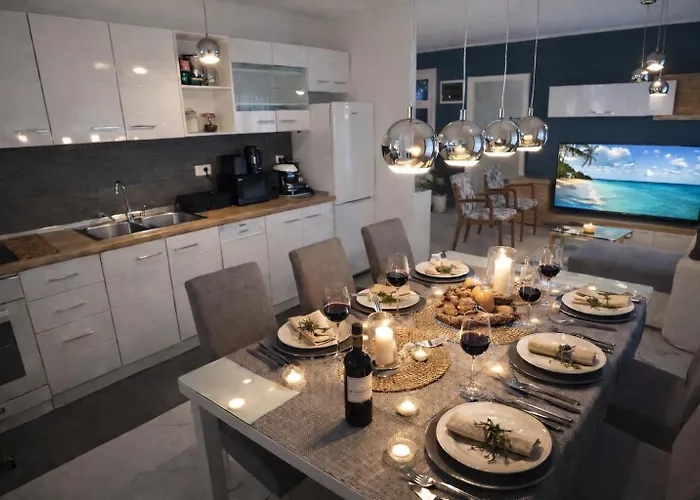 펜션 Franov With Pool, 10 Min From The Old Town Of